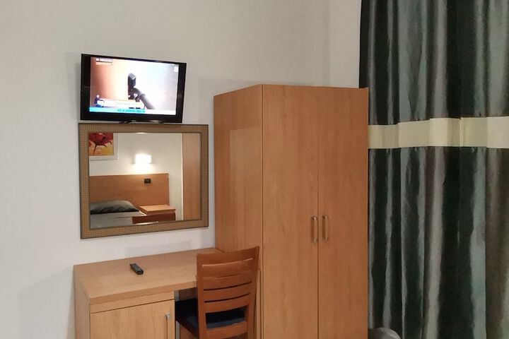 Room 13 of 44