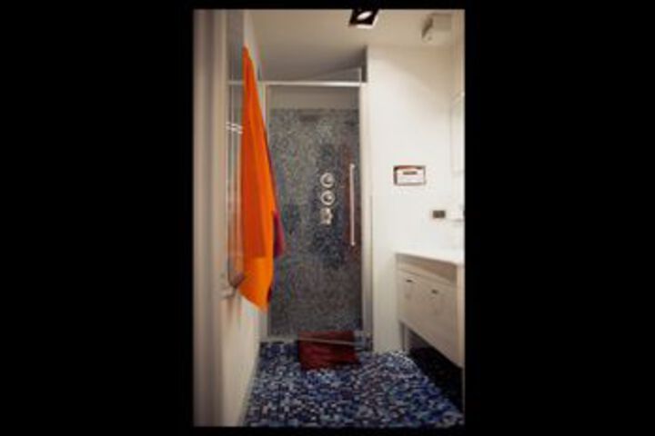 Room 6 of 71