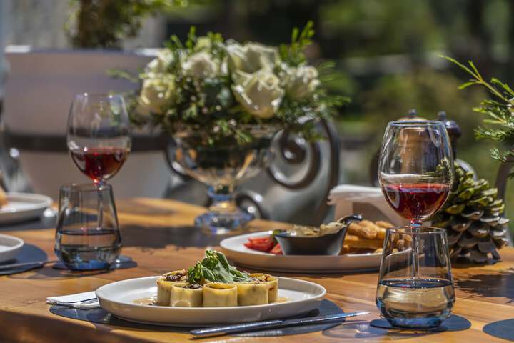 Dining 97 of 150