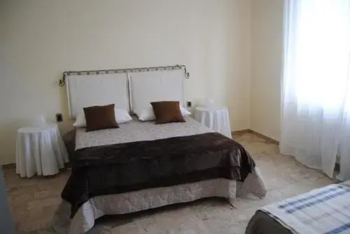 Room 4 of 8