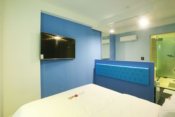 Room 17 of 40
