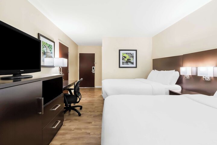 1 Queen Bed Microwave and Refrigerator Sofa Bed High Speed Internet Accessible Full Breakfast (21 of 21)