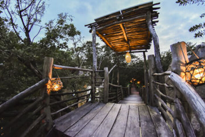 Hotel Entry