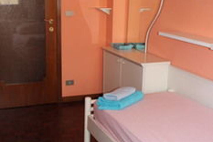 Room 202 of 499