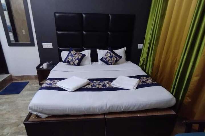 Room 32 of 48
