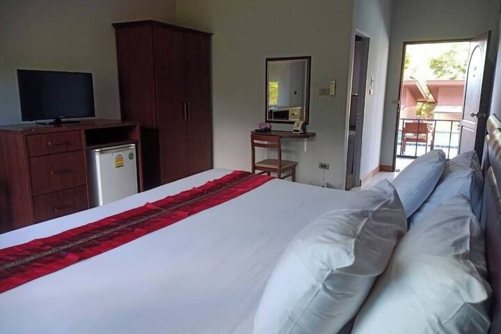 Room 4 of 33
