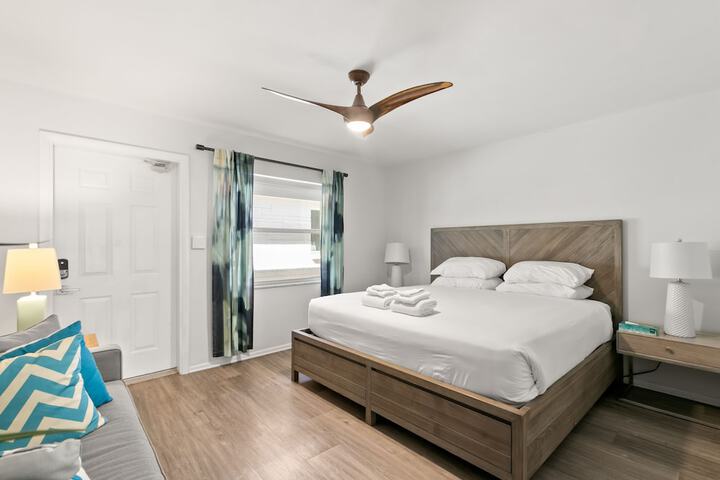 Room 6 of 75