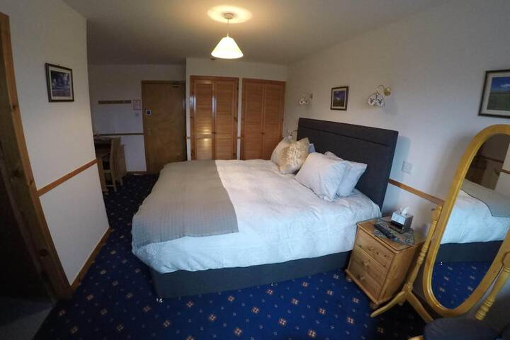 Room 4 of 24
