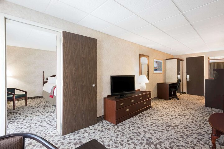 2 Double Beds (9 of 16)