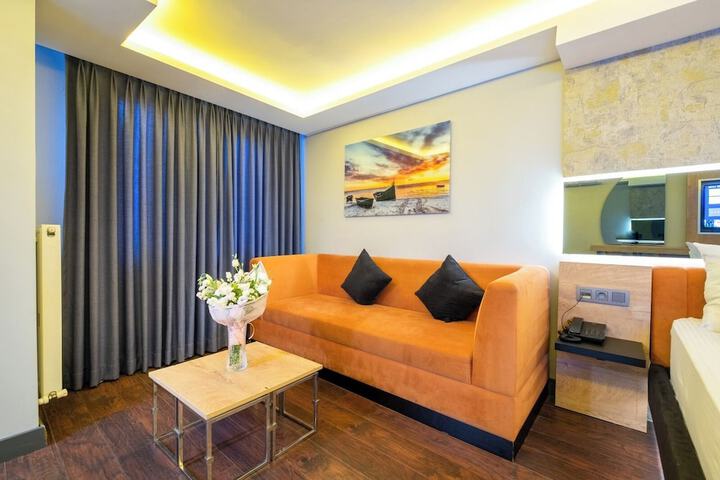 Room 14 of 100