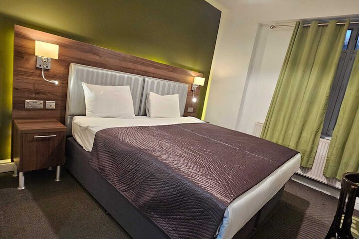 Room 5 of 37