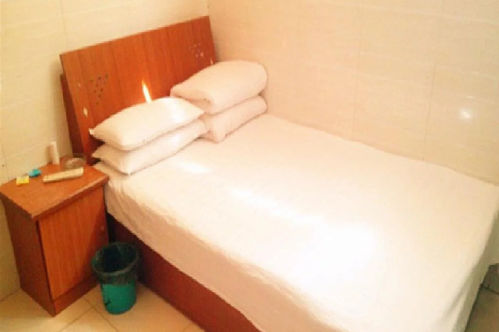 Room 2 of 3