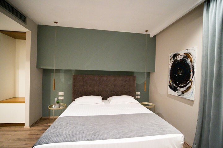 Room 17 of 34