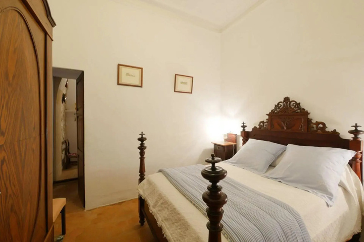 Room 2 of 20