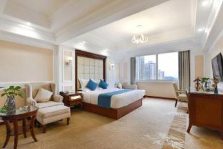 Room 9 of 11