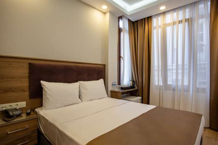 Room 2 of 66