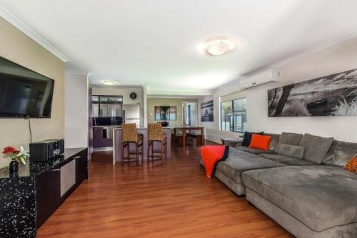 Room 4 of 12