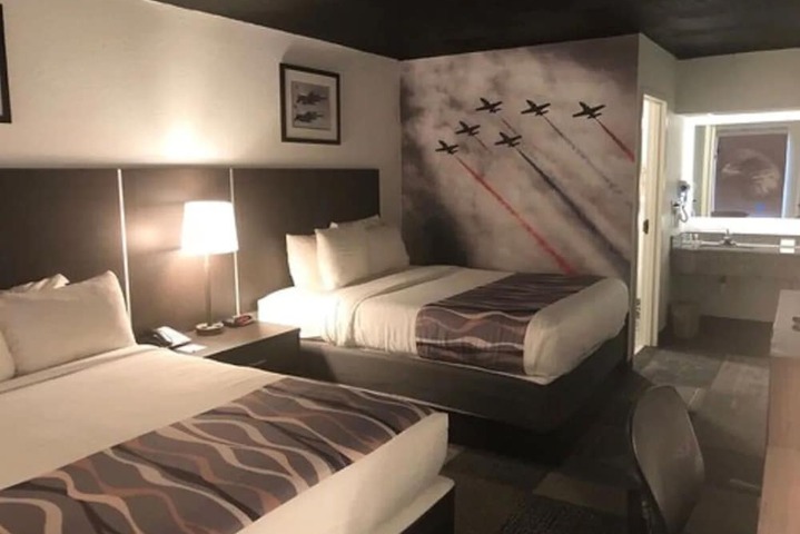 Room 12 of 18