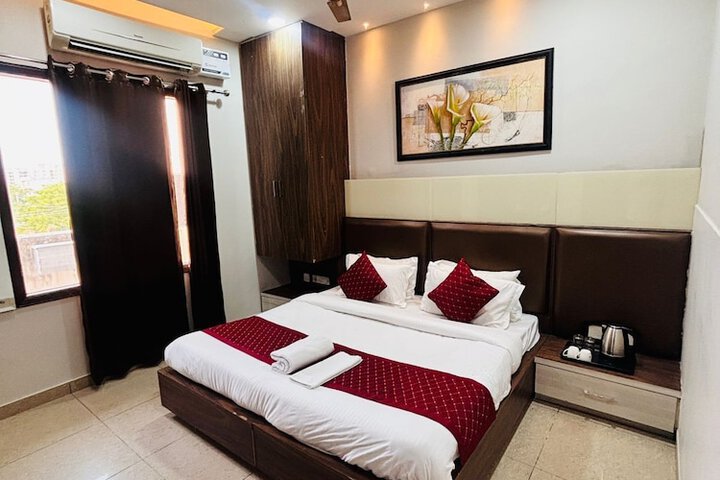 Room 12 of 25