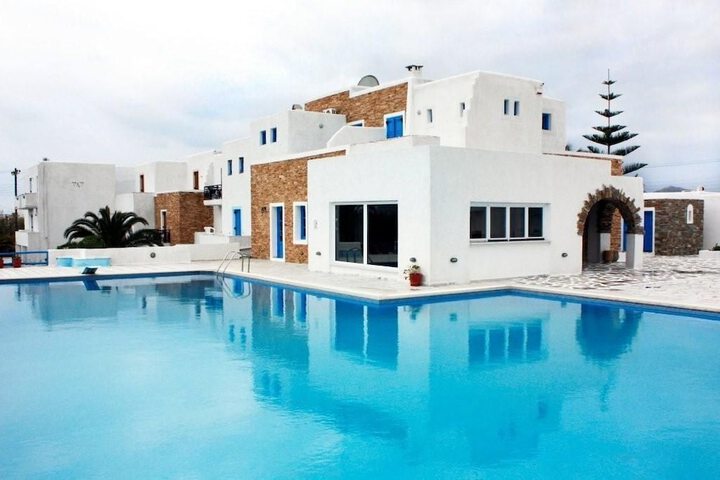 Hotel with Pool