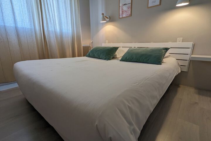 Room 8 of 50