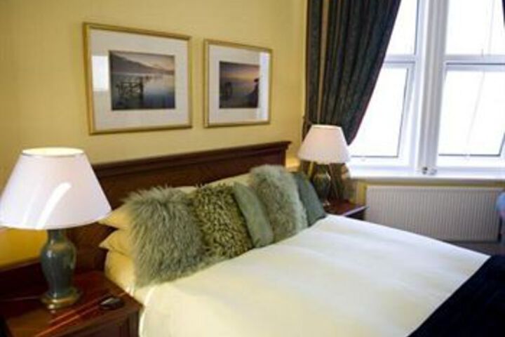 Room 8 of 18