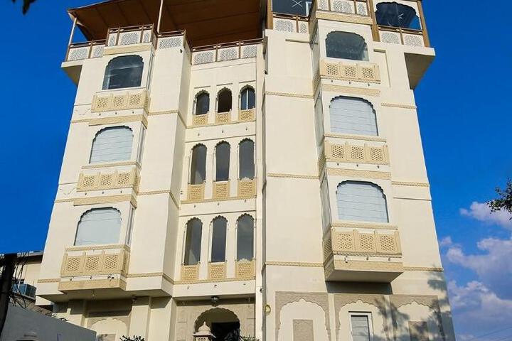 Hotel Ratangarh Palace