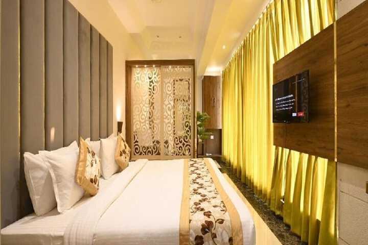 Room 15 of 25