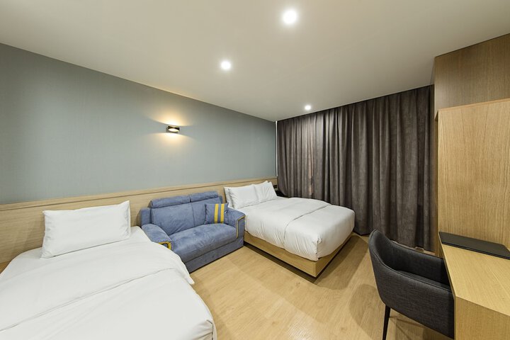 Room 9 of 54