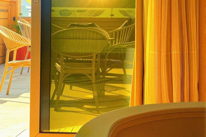 Room 8 of 77