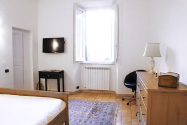 Room 6 of 10