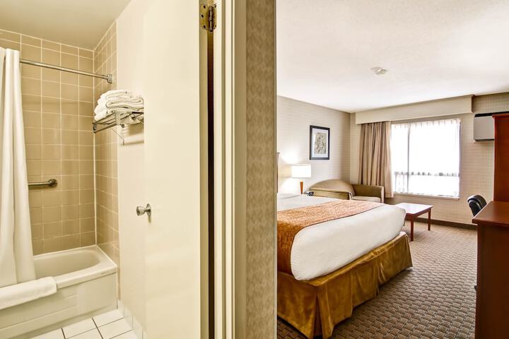 Room 4 of 33