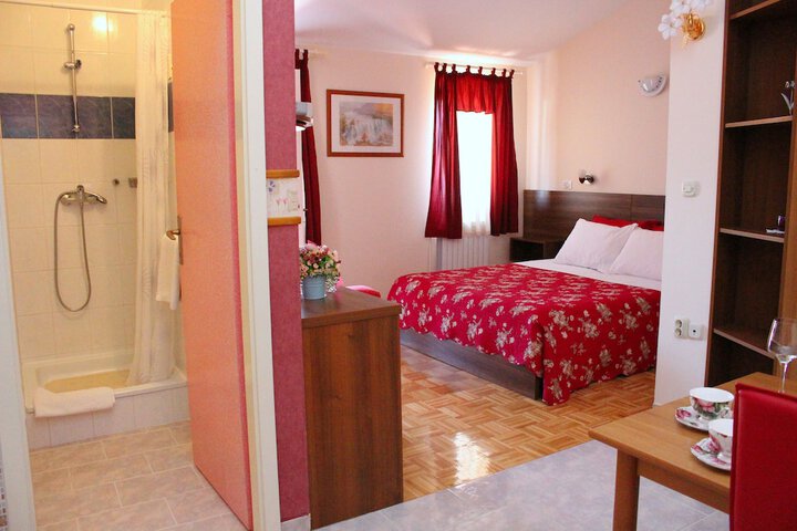 Room 16 of 62
