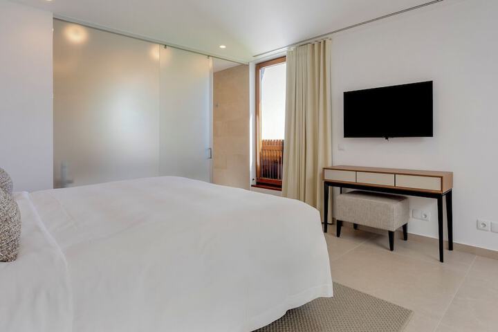 Room 40 of 187