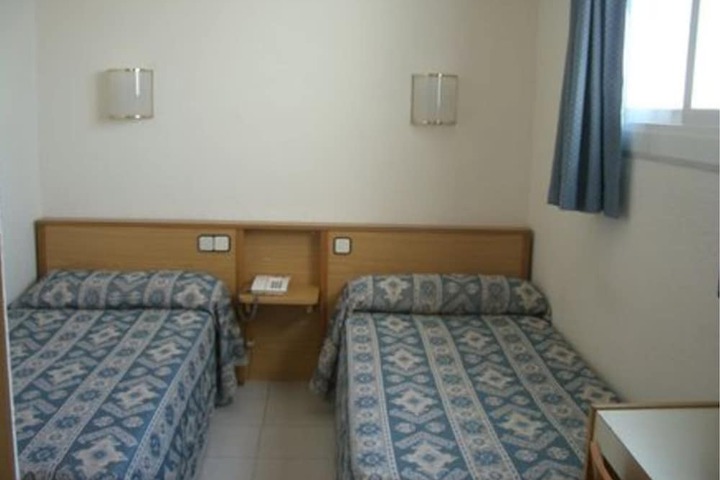 Room 12 of 37