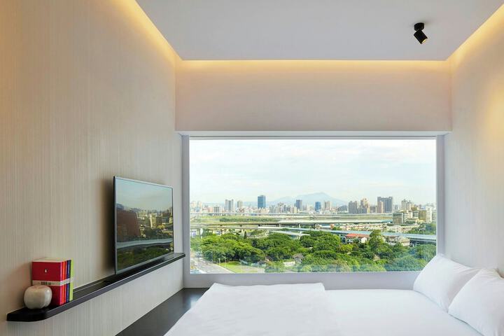 Room 15 of 35