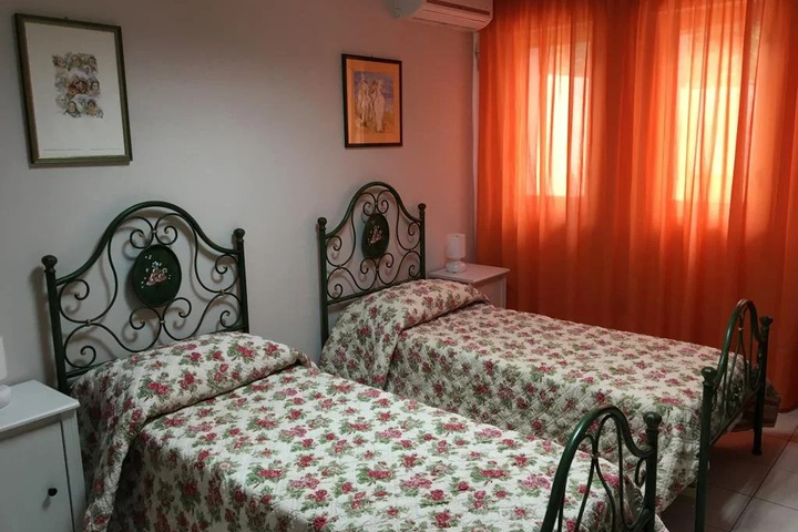 Room 2 of 9