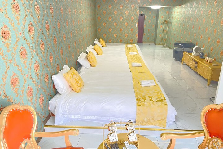 Room 77 of 185