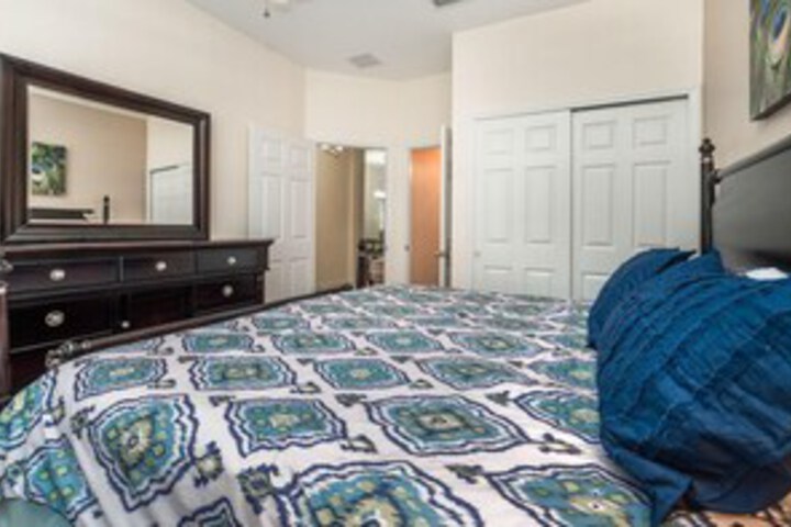 Room 32 of 38