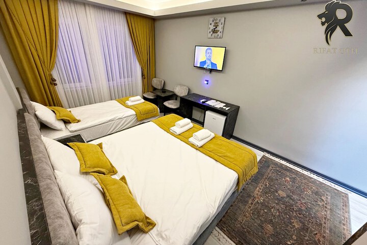 Room 5 of 11