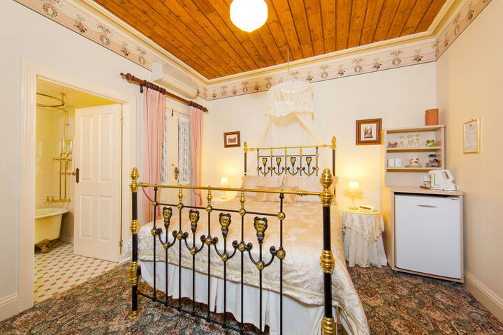 Room 13 of 25