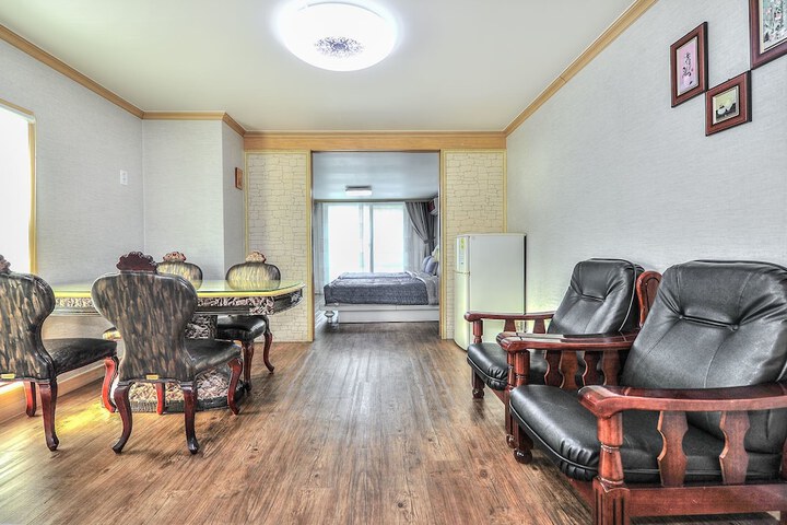 Room 7 of 37