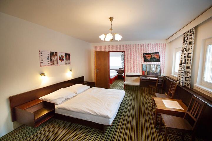 Room 7 of 49