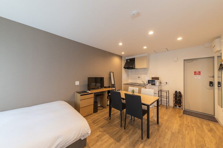 Room 8 of 17