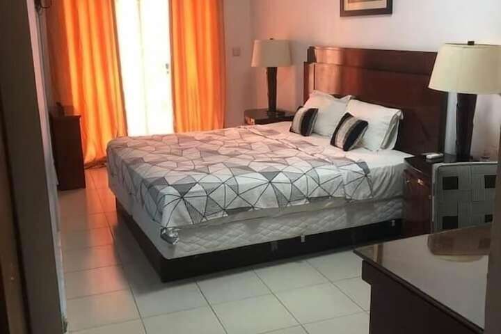 Room 4 of 6