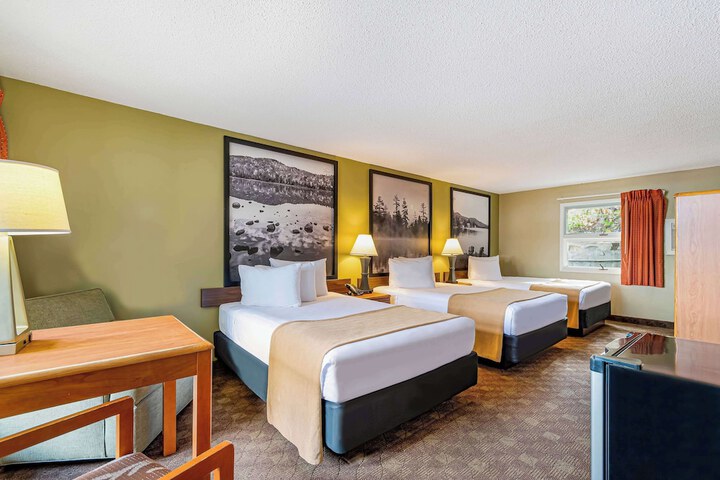 2 Double Beds Pool View (1 of 19)