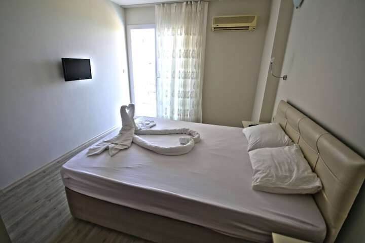 Room 4 of 16