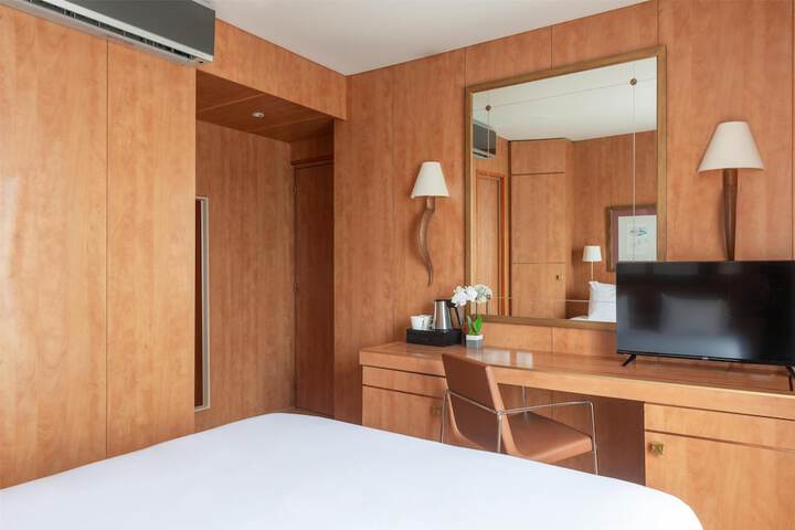 Room 8 of 44