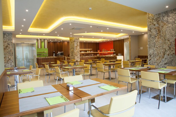 Dining 116 of 153