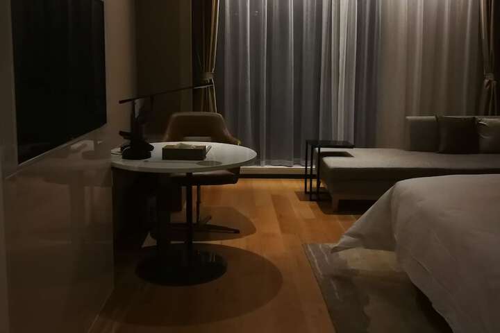 Room 13 of 42